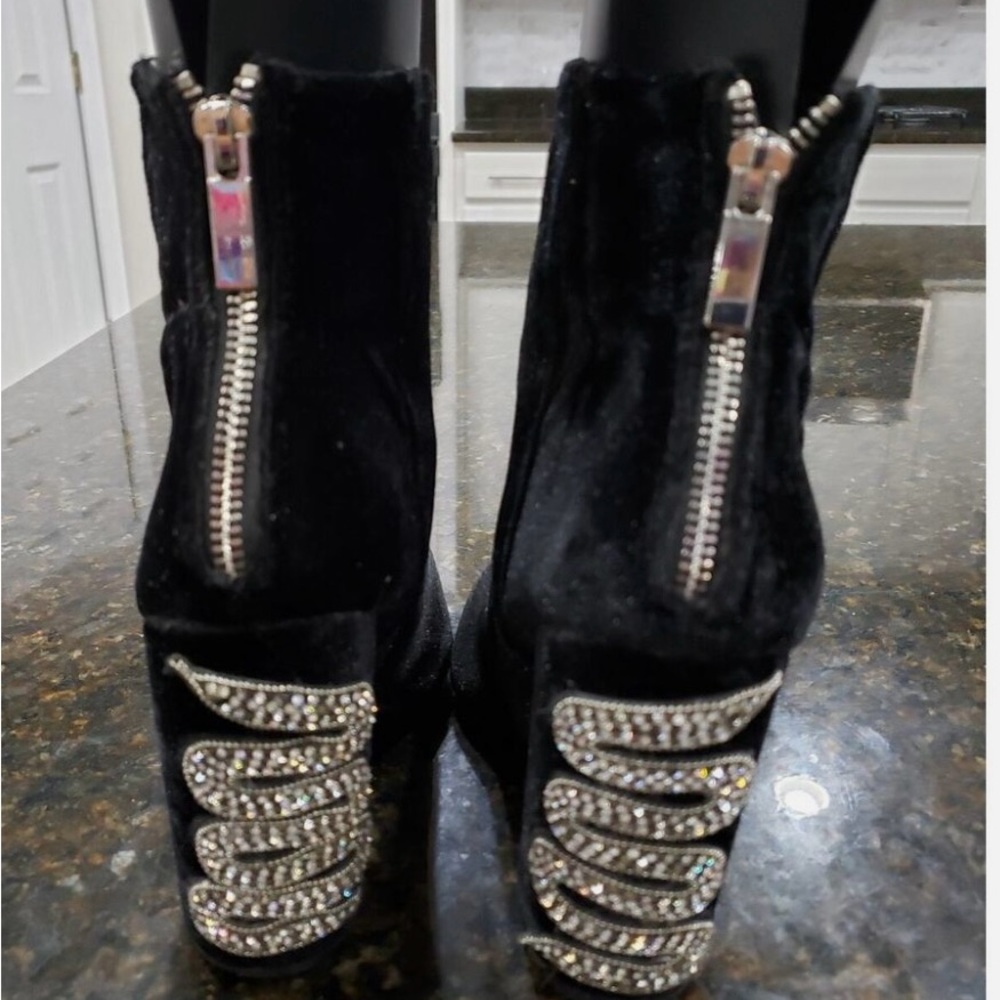 Shoe Dazzle black boots